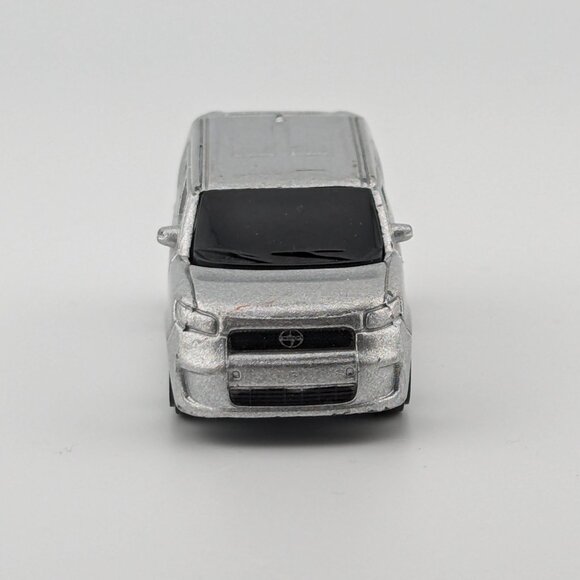 Maisto 2008 Scion xB collectible diecast car - Picture 2 of 4